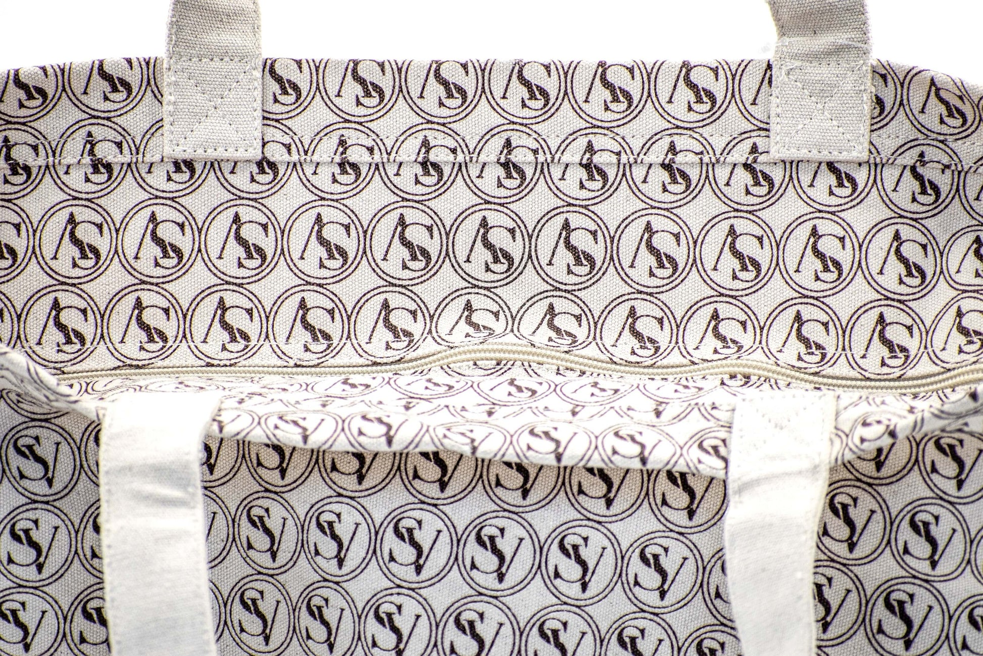 Glamour Grocery Shopper Bag in canvas with black handles and elegant typography, ideal for everyday shopping and eco-conscious fashion.
